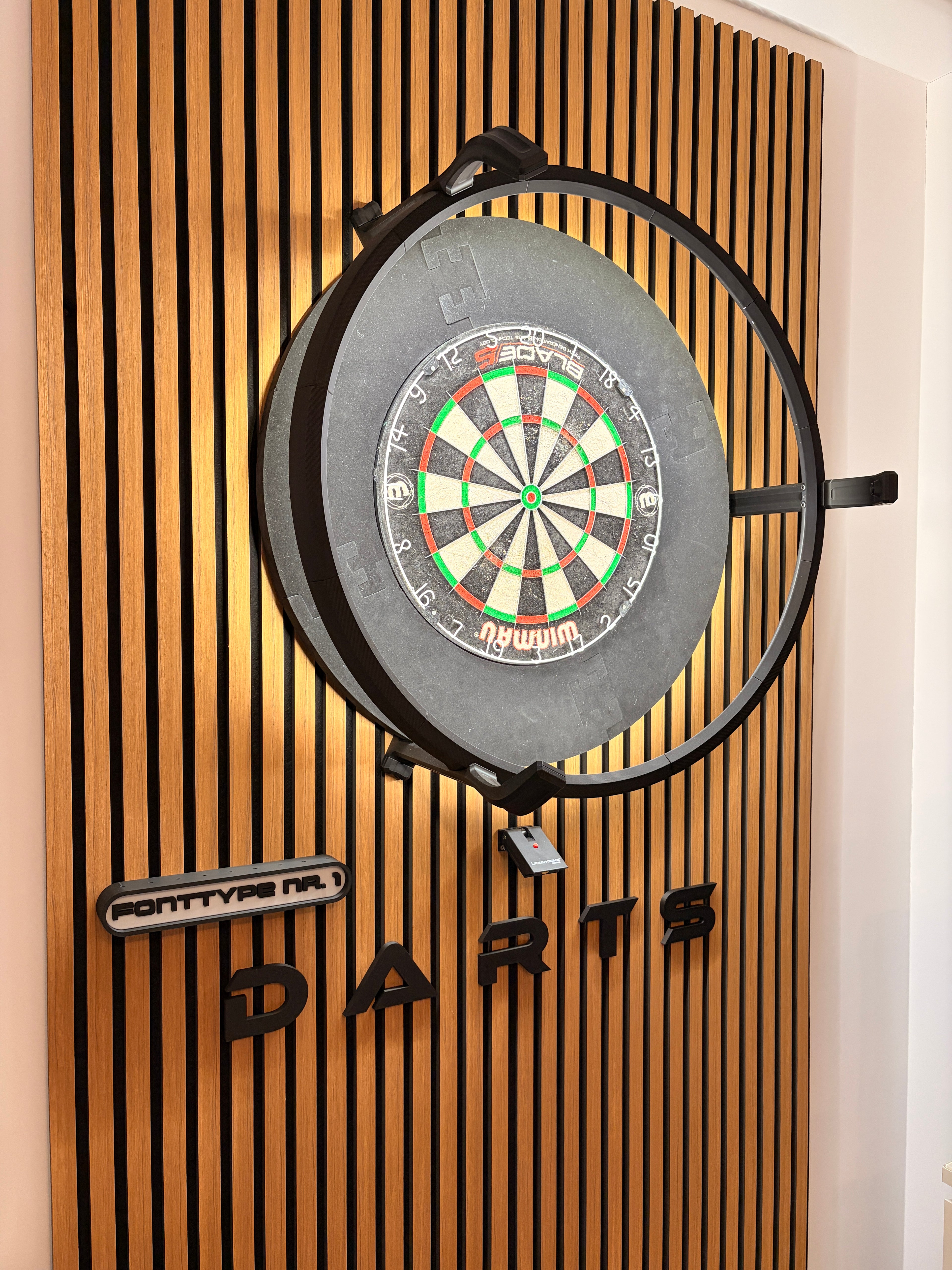 Darts Wanddeko Schriftzug – Sports Style Design – 3D Deko – Geschenk für Dartspieler
