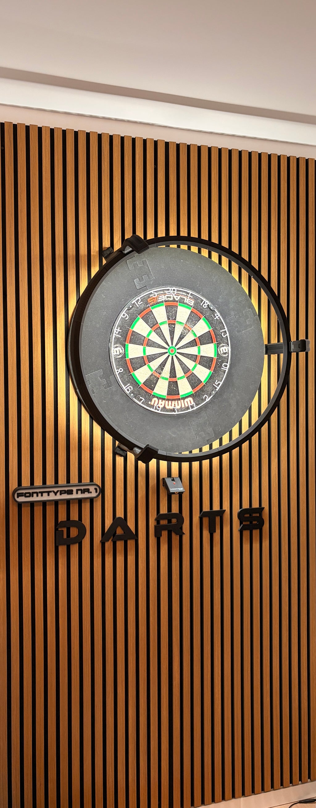 Darts Wanddeko Schriftzug – Sports Style Design – 3D Deko – Geschenk für Dartspieler