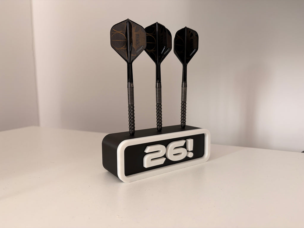 26! Dart Ständer für 3 Darts | Lustiger Dart Halter | Geschenk für Dartspieler |