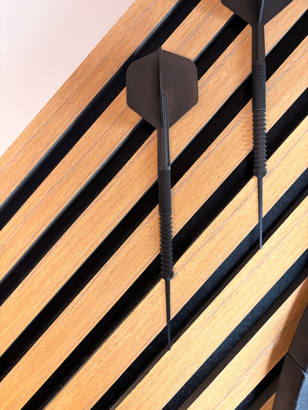 Dart Wanddeko Set | Dartpfeile für die Wand | Man Cave Dekoration | Geschenk für Dartspieler | Dartzimmer Deko