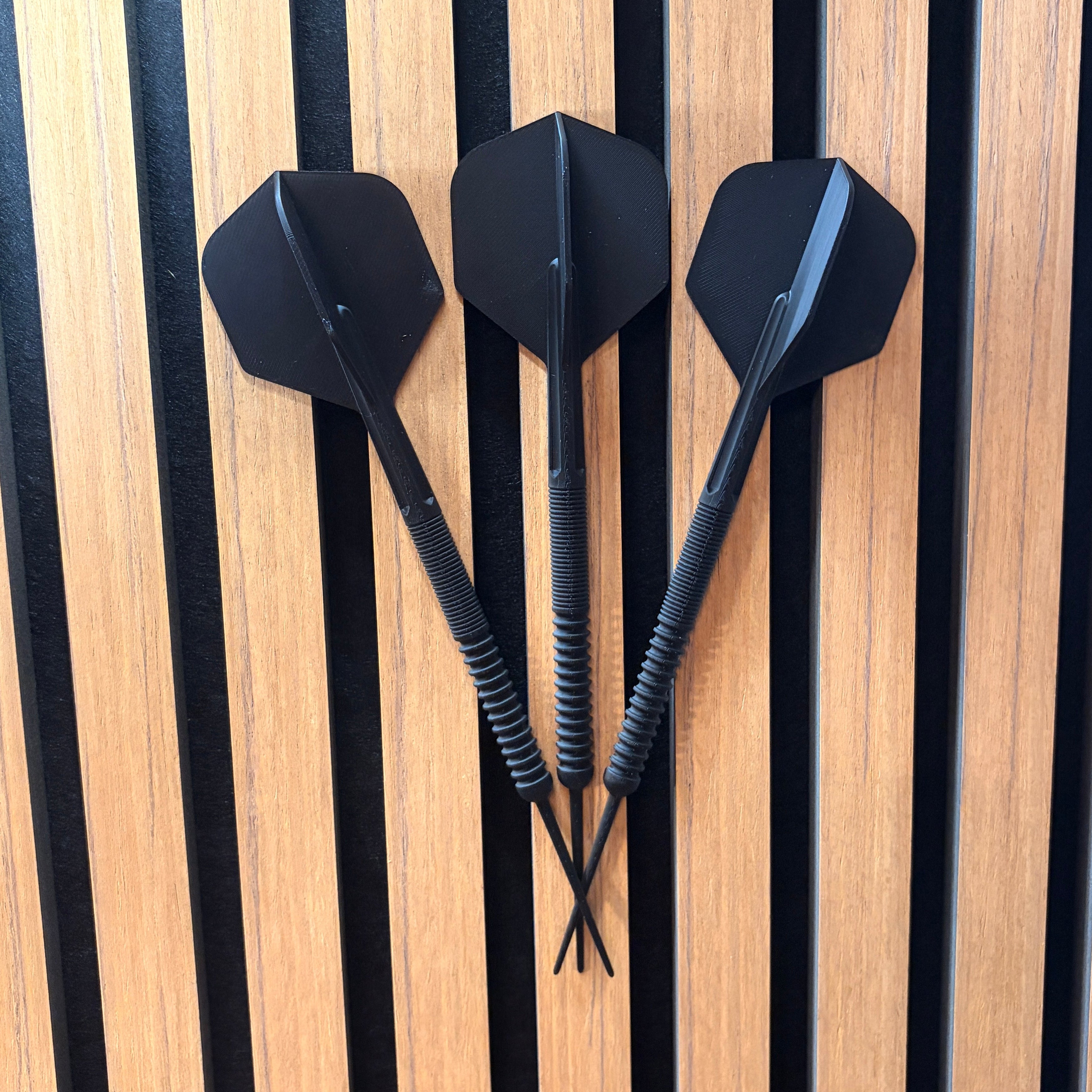 Dart Wanddeko Set | Dartpfeile für die Wand | Man Cave Dekoration | Geschenk für Dartspieler | Dartzimmer Deko