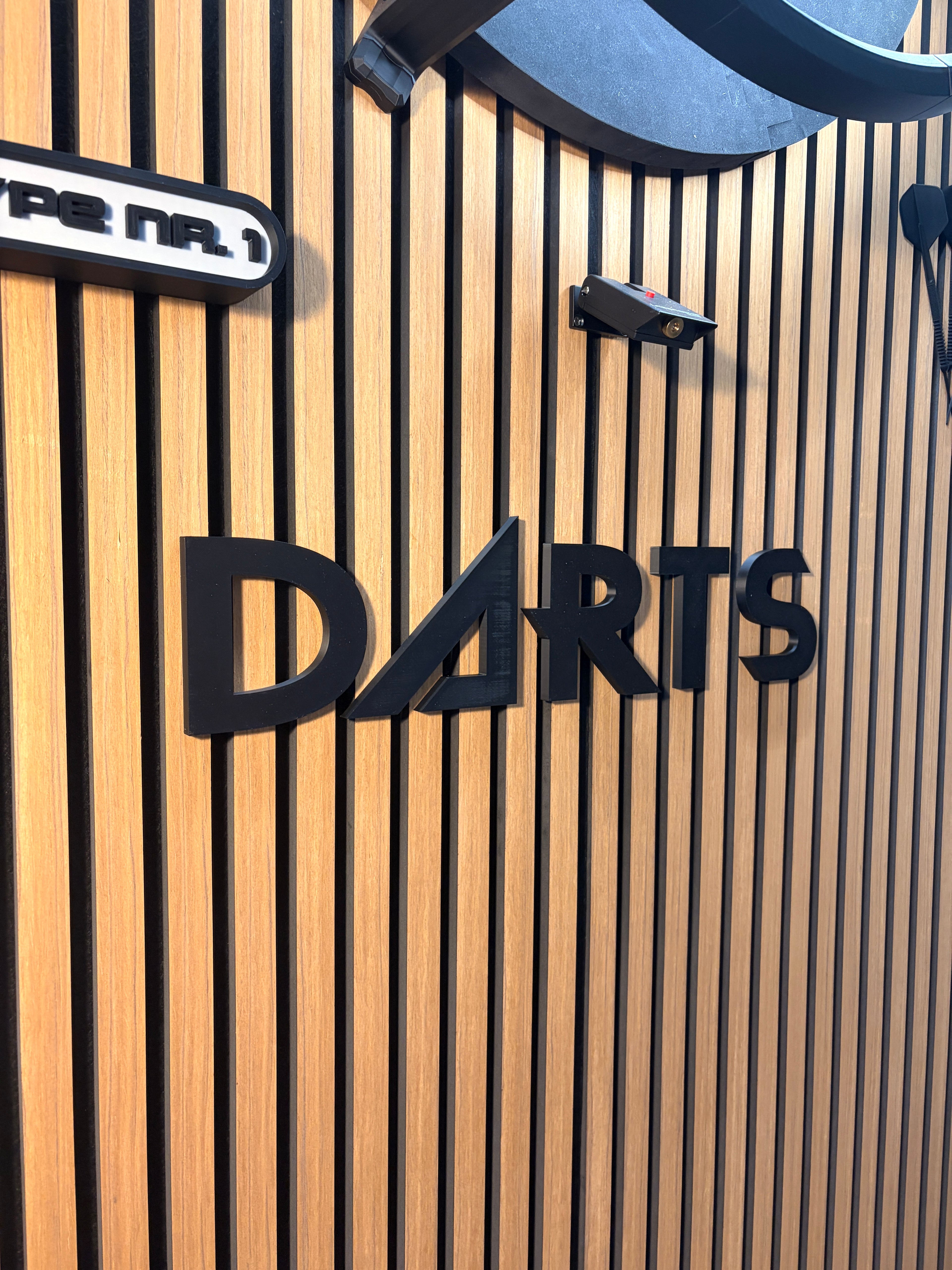 DARTS 3D Schriftzug Hunters-k-Pop Style – Personalisierte Wanddeko für dein Dartboard