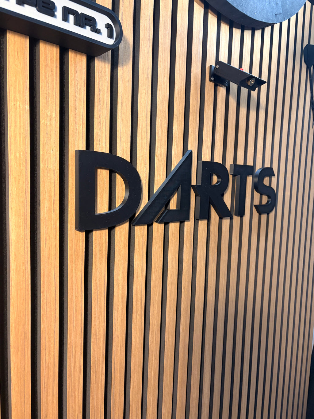 DARTS 3D Schriftzug Hunters-k-Pop Style – Personalisierte Wanddeko für dein Dartboard