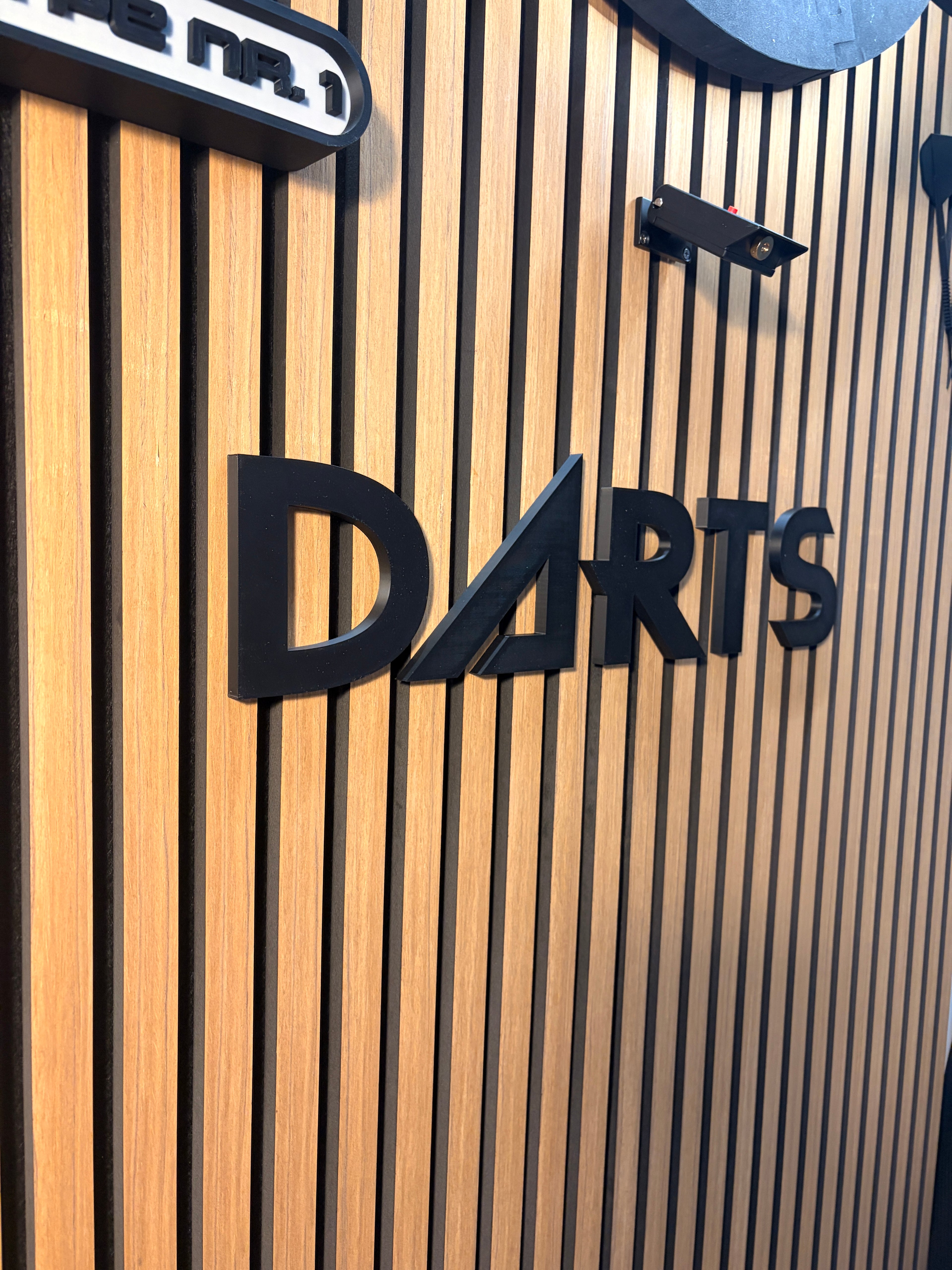 DARTS 3D Schriftzug Hunters-k-Pop Style – Personalisierte Wanddeko für dein Dartboard