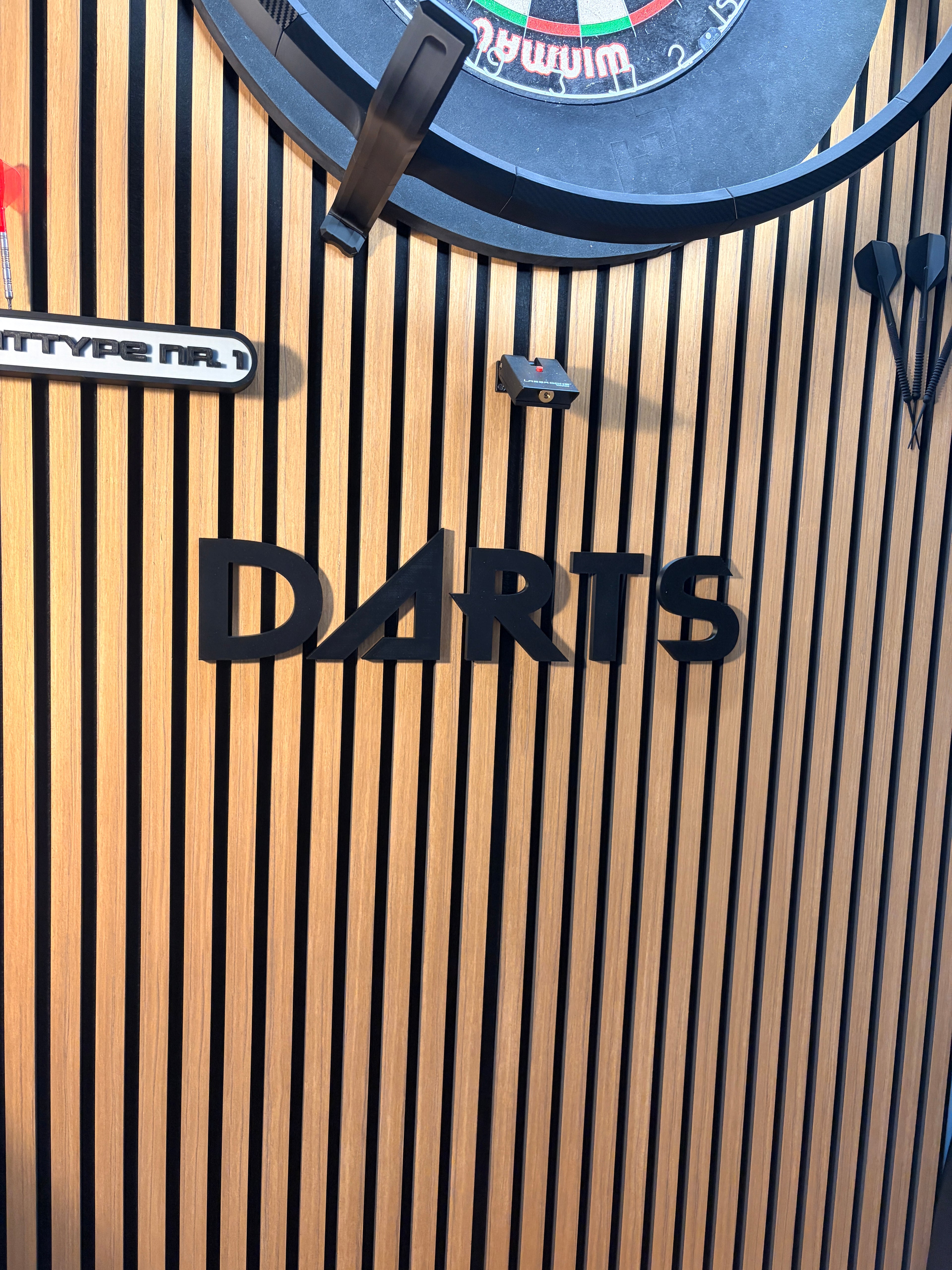 DARTS 3D Schriftzug Hunters-k-Pop Style – Personalisierte Wanddeko für dein Dartboard