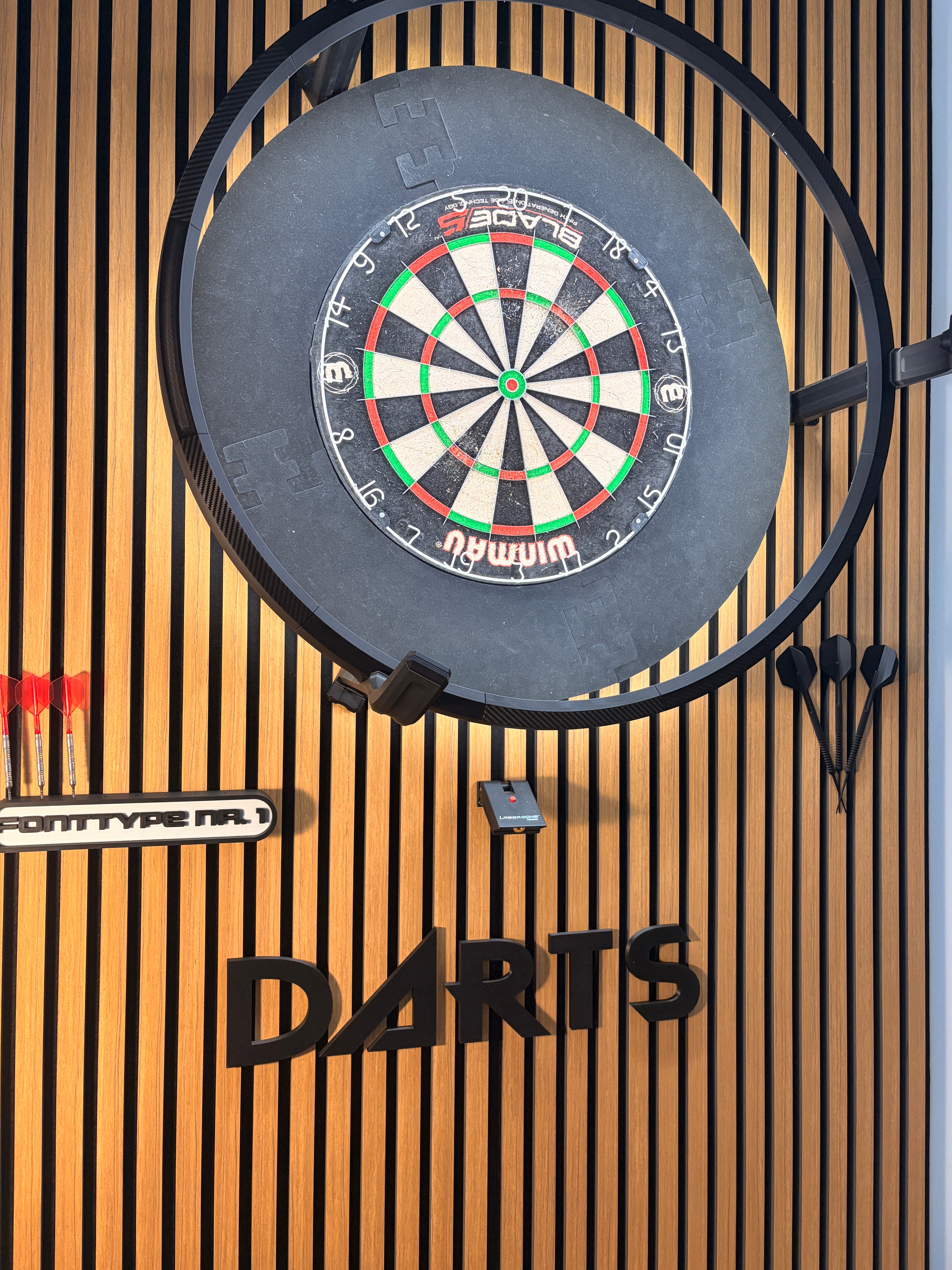 DARTS 3D Schriftzug Hunters-k-Pop Style – Personalisierte Wanddeko für dein Dartboard