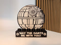 Todesstern Space Dartständer für 6 Darts – „May the Darts be with you“ – Dart Halter Geschenk für Dartspieler &  Fans