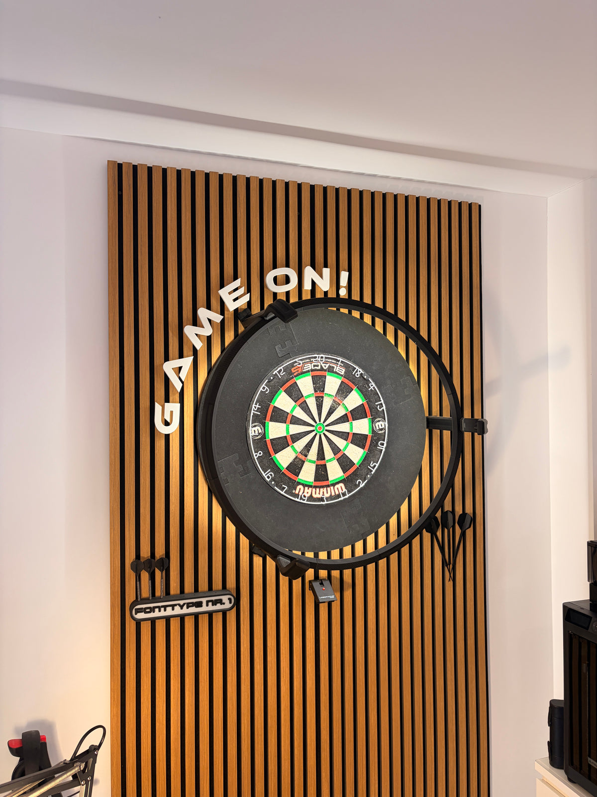 Game on! 3D Schriftzug – Wanddeko für dein Dartboard
