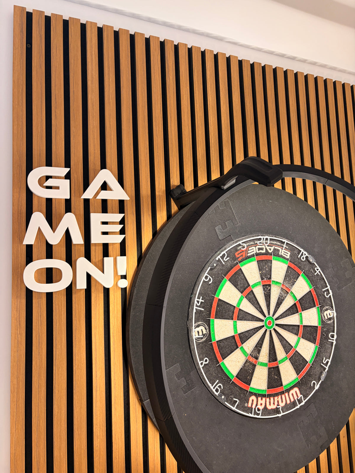 Game on! 3D Schriftzug – Wanddeko für dein Dartboard
