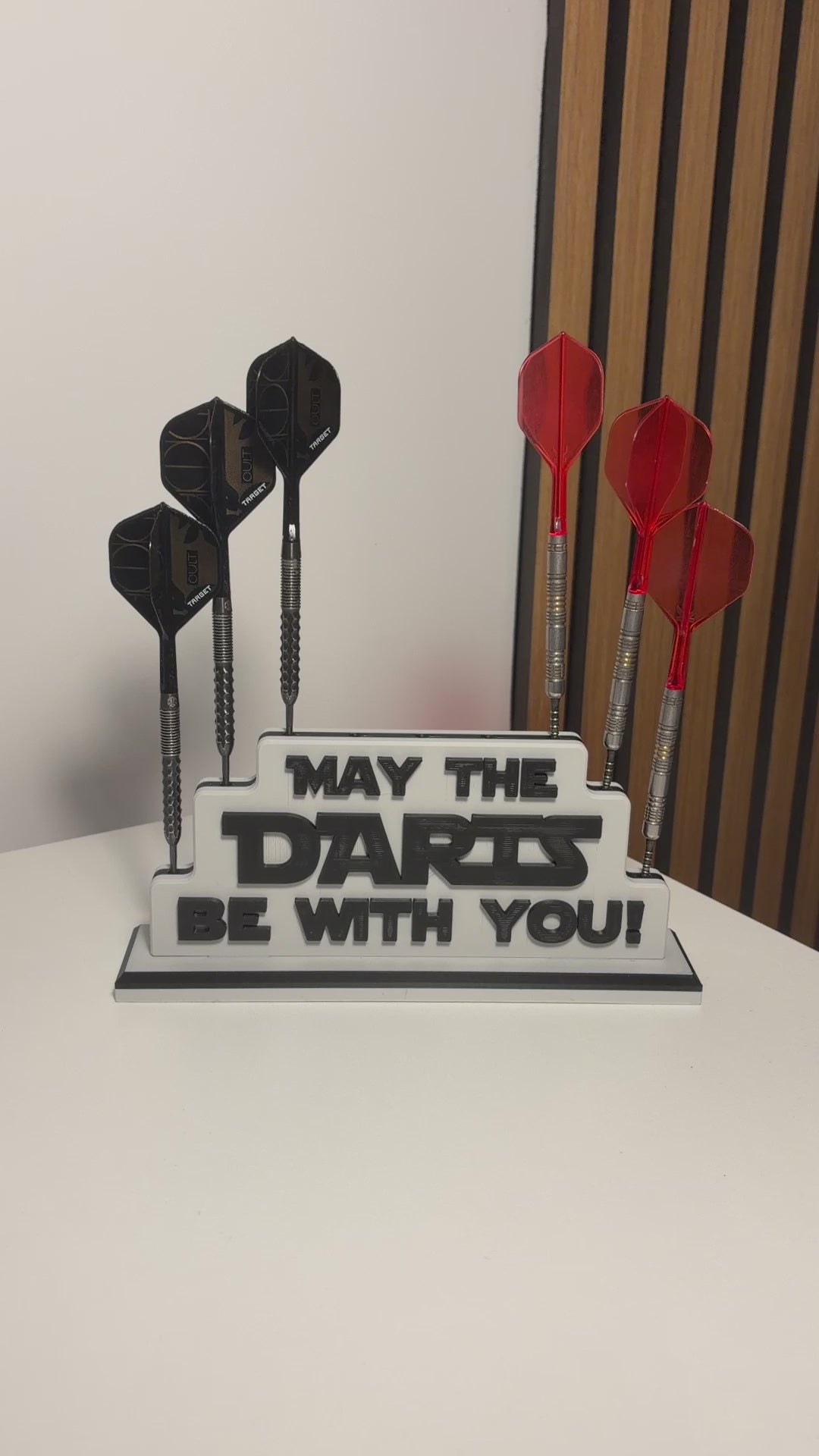 Space Dartständer für 9 Darts – „May the Darts be with you“ – Dart Halter Geschenk für Dartspieler &  Fans