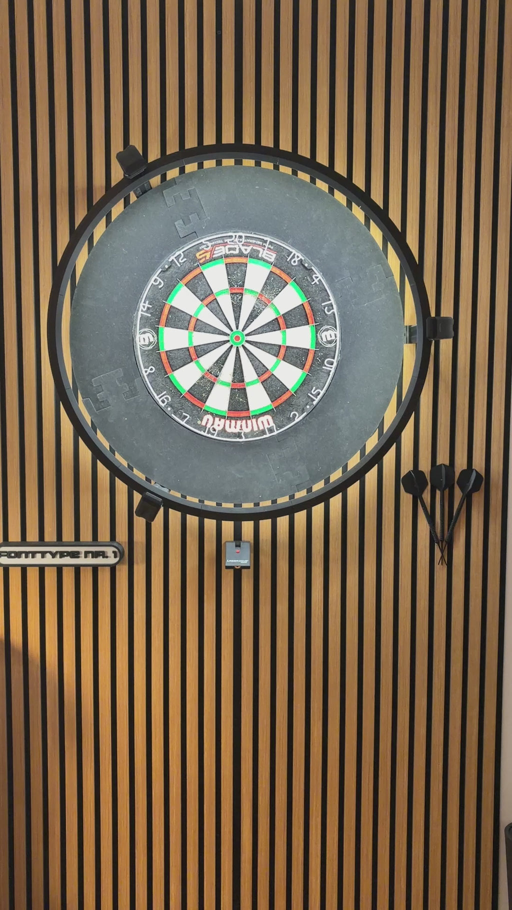 Dart Wanddeko Set | Dartpfeile für die Wand | Man Cave Dekoration | Geschenk für Dartspieler | Dartzimmer Deko