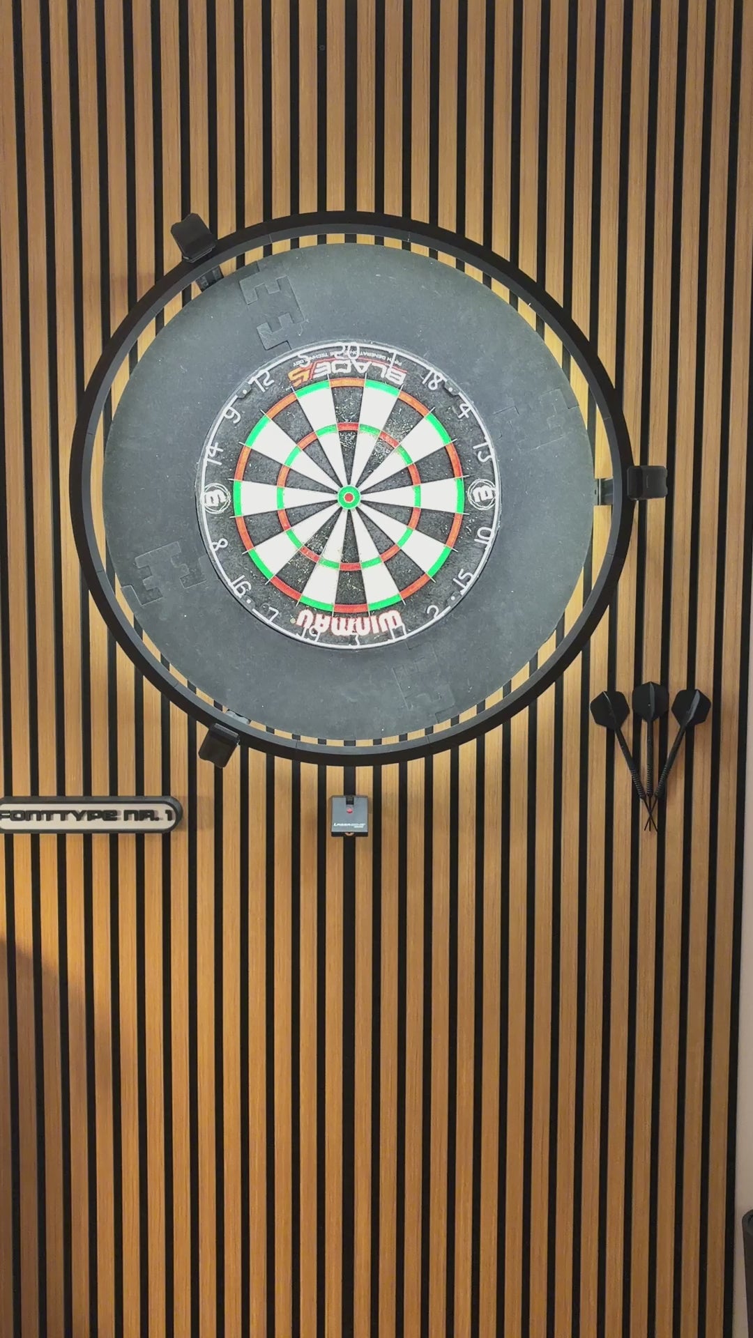 Dart Wanddeko Set | Dartpfeile für die Wand | Man Cave Dekoration | Geschenk für Dartspieler | Dartzimmer Deko